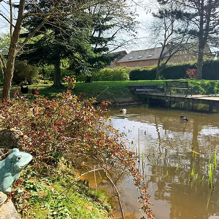 Au Bord De L'etang 3*